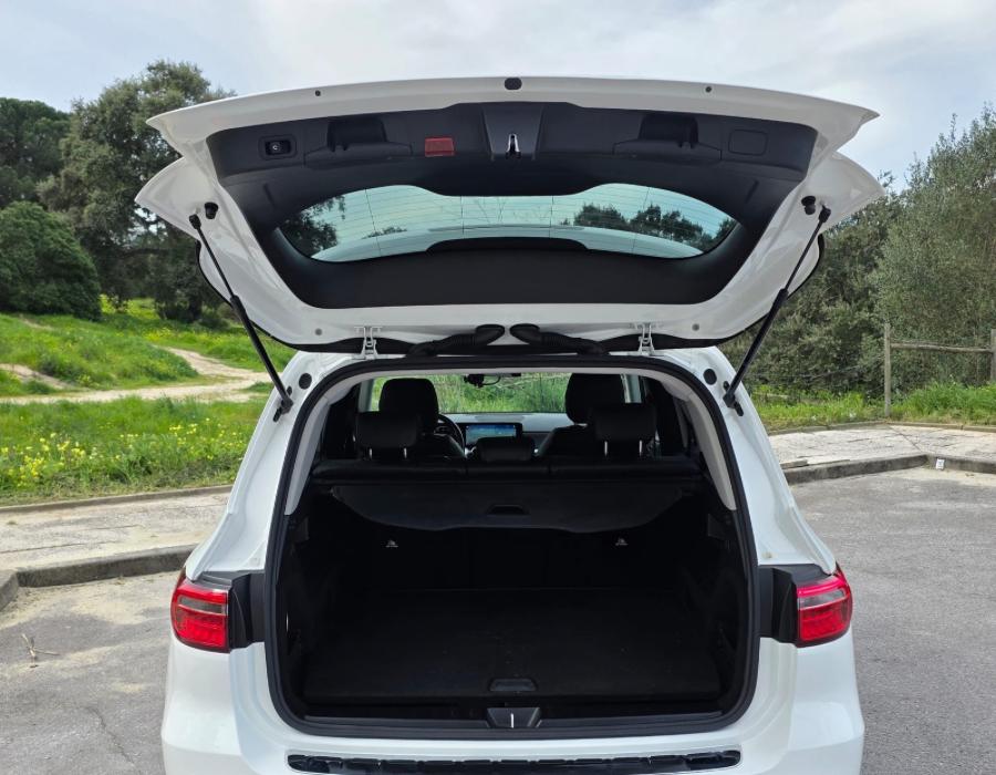 MERCEDES-BENZ GLB180D